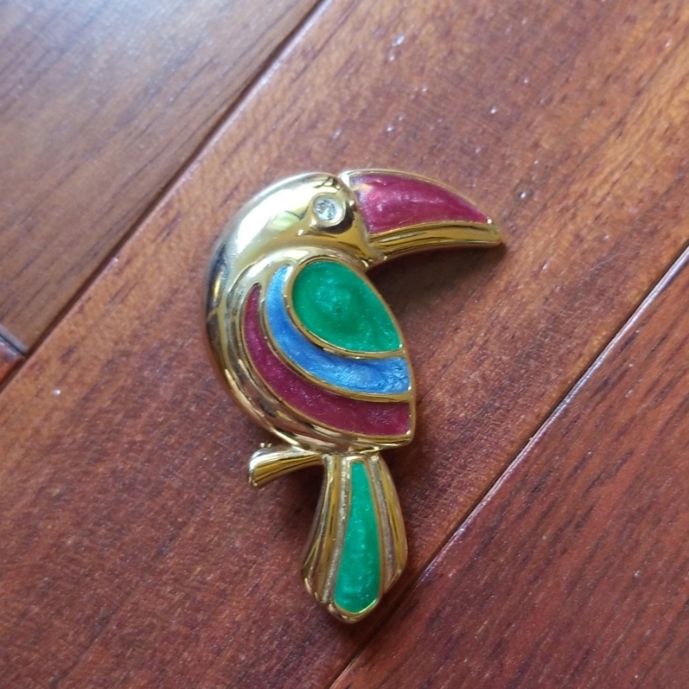 Vintage toucan brooch